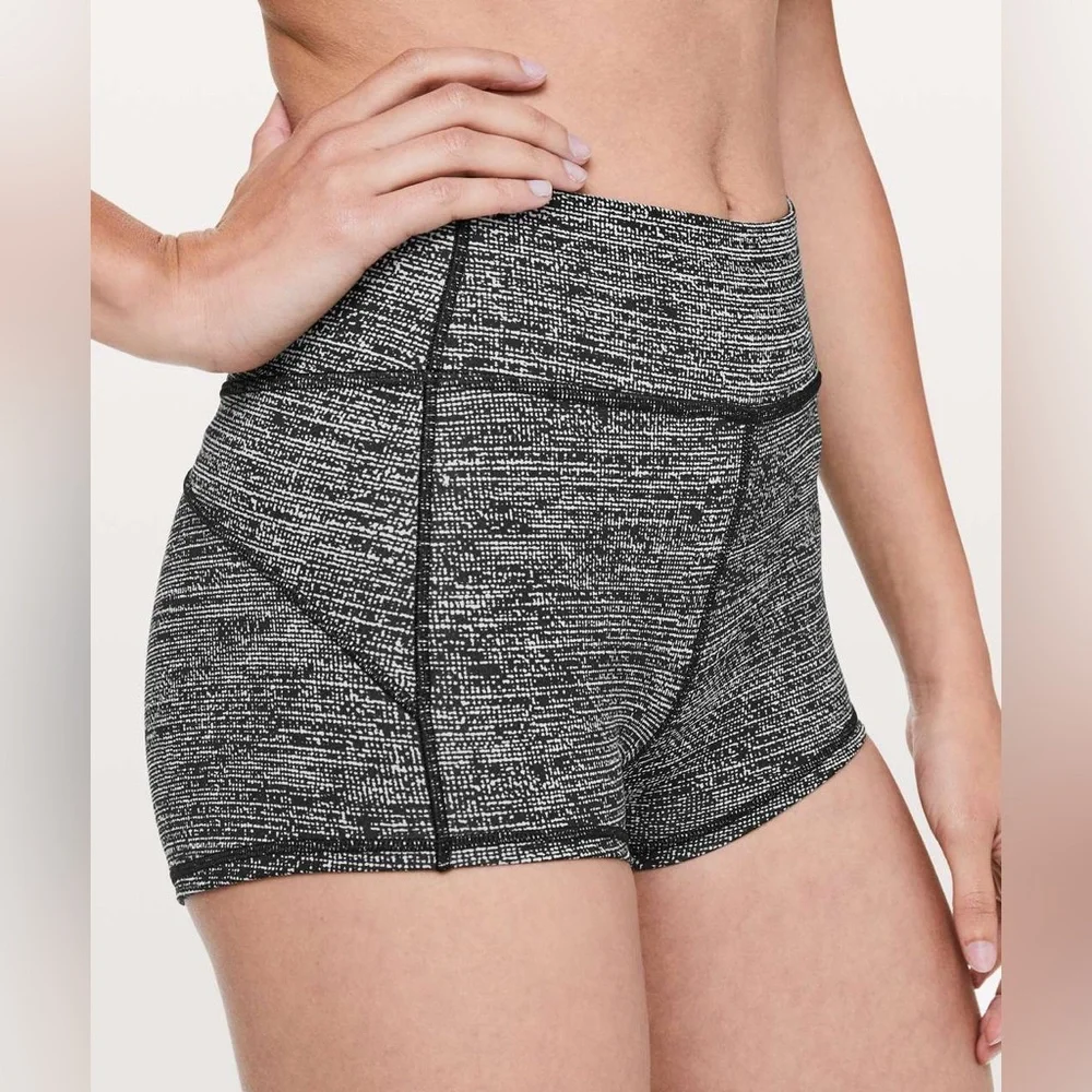 Lululemon In Movement Short *Everlux 2.5
